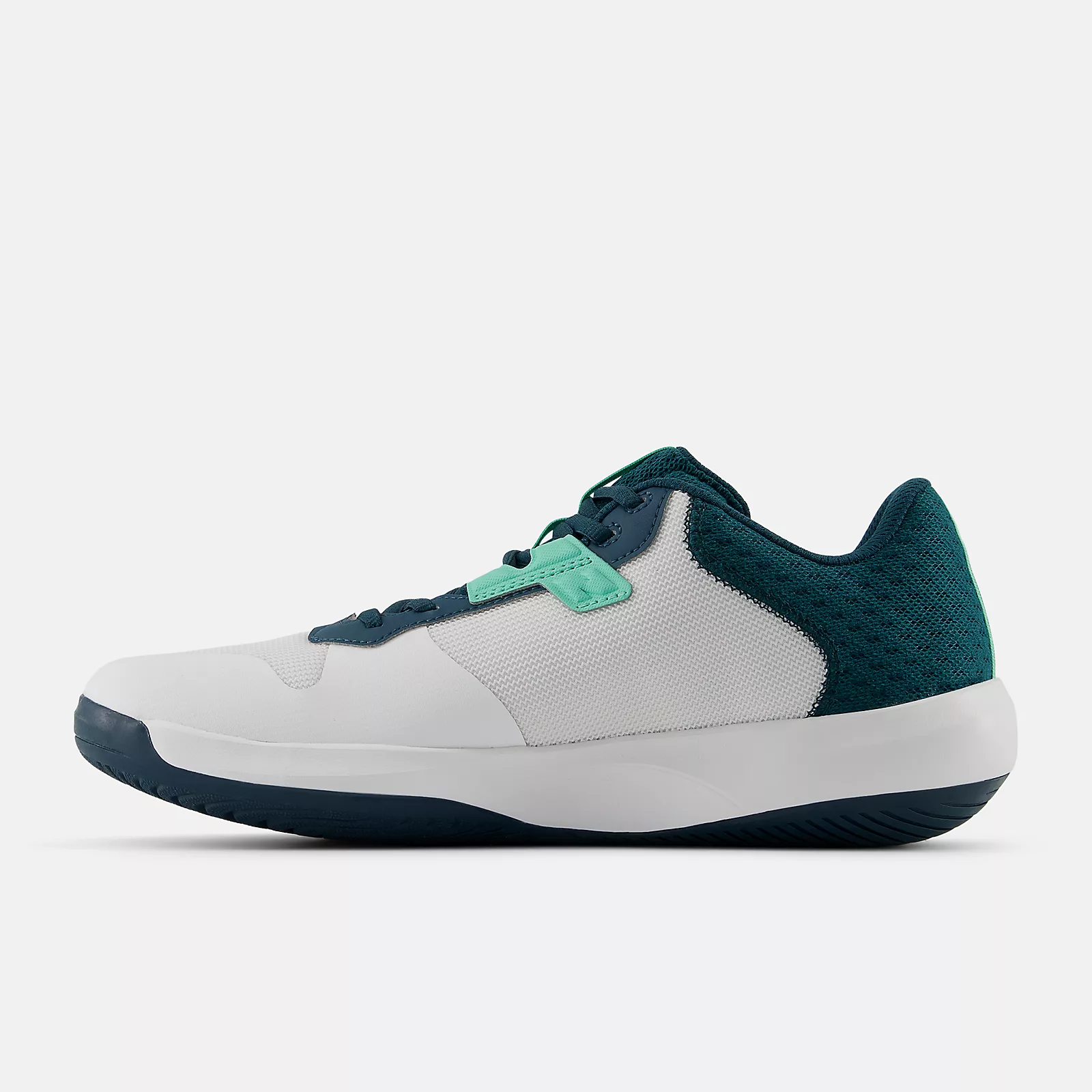 M New Balance 696v6 - Image 7