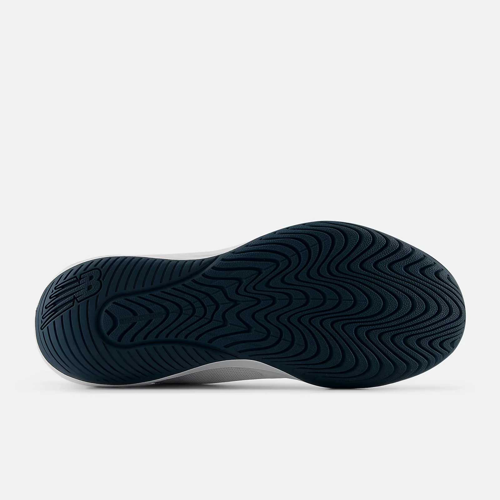 M New Balance 696v6 - Image 9