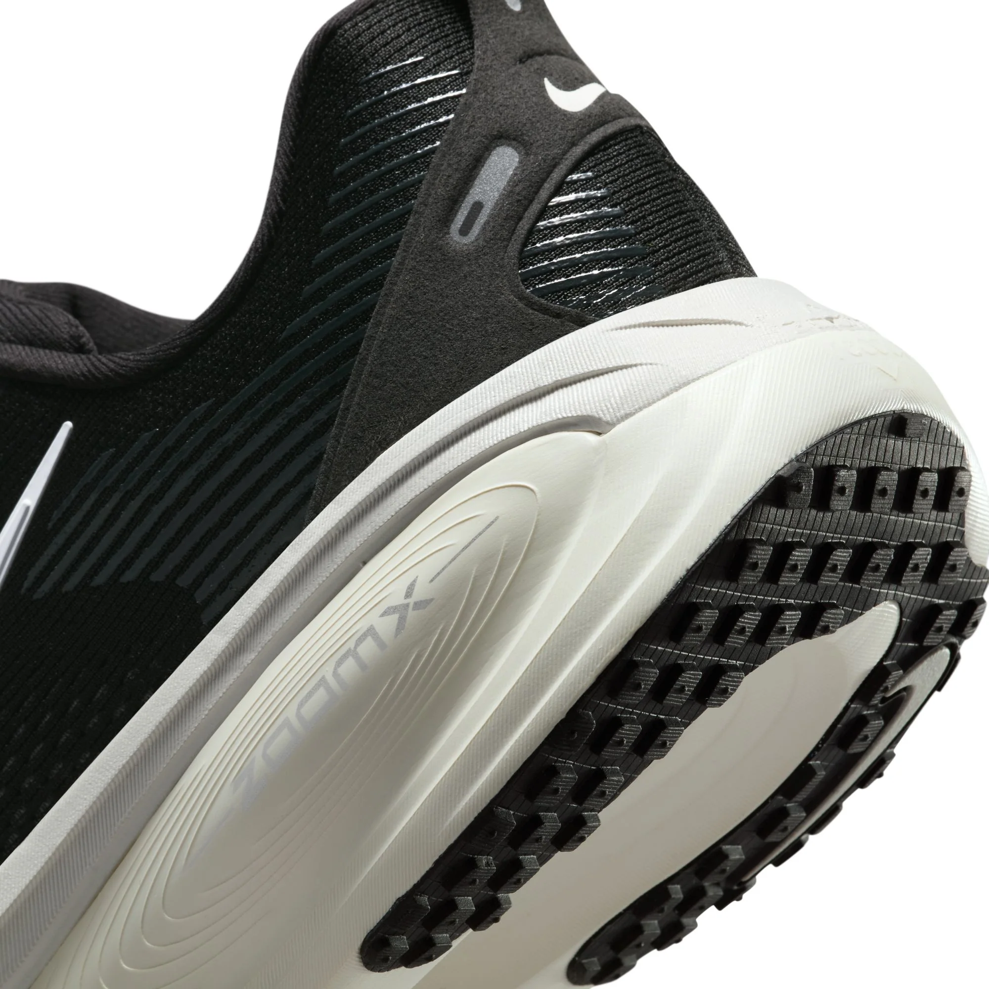M Nike Vomero 18 - Image 14