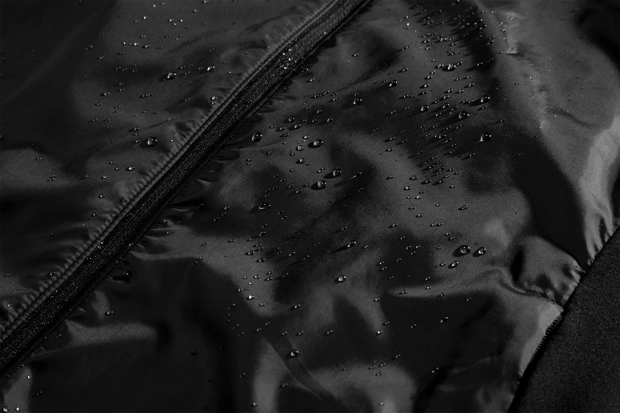 W Brooks Fusion Hybrid Jacket - Image 3
