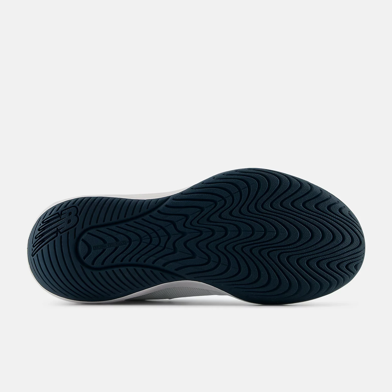 W New Balance 696v6 - Image 9