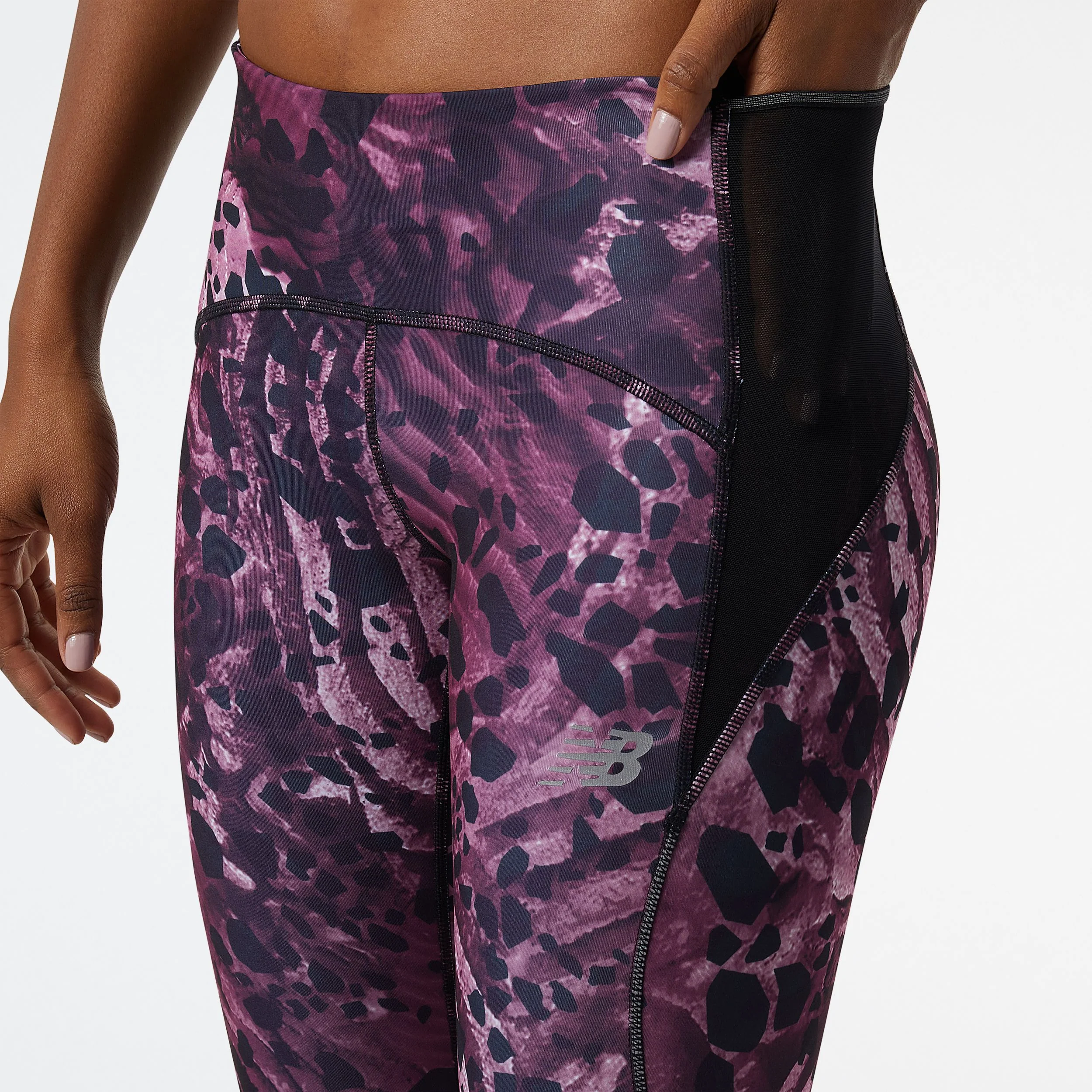 W New Balance Printed Impact Run Tight - Image 8