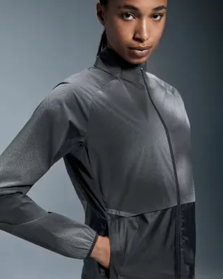 W On Running Weather Jacket - Image 2