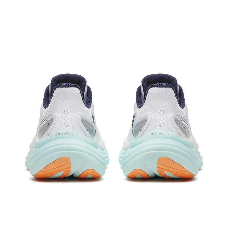 W Saucony Triumph 24 - Image 11