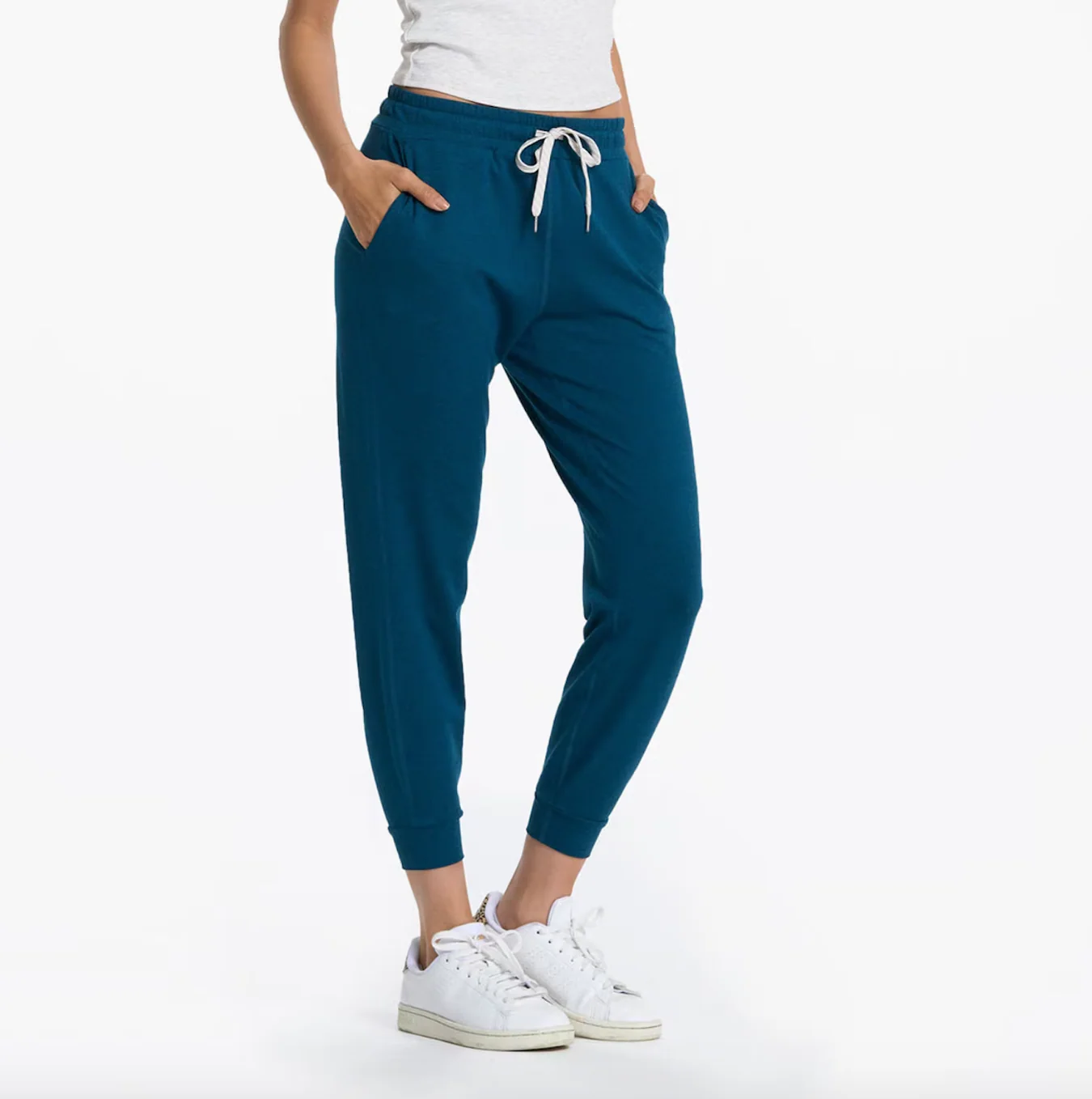 W Vuori Performance Jogger - Image 11