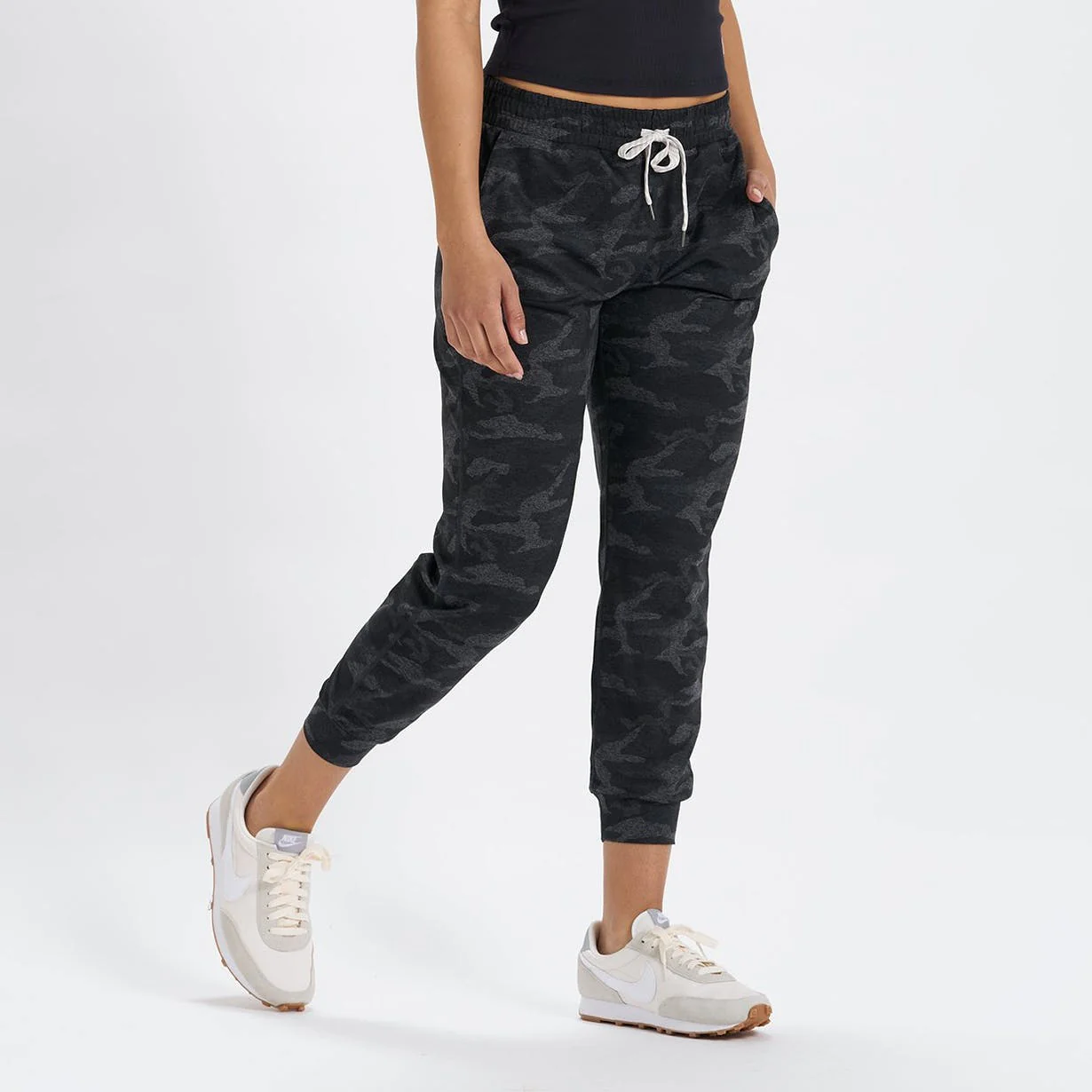 W Vuori Performance Jogger - Image 7