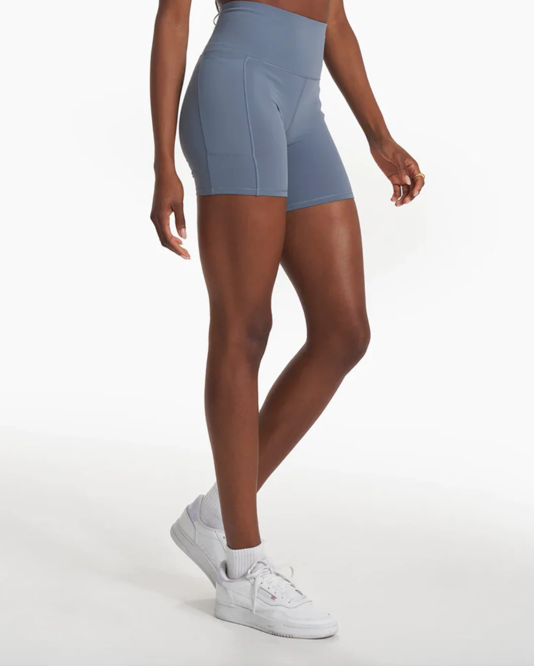 W Vuori Studio Pocket Short - Image 4